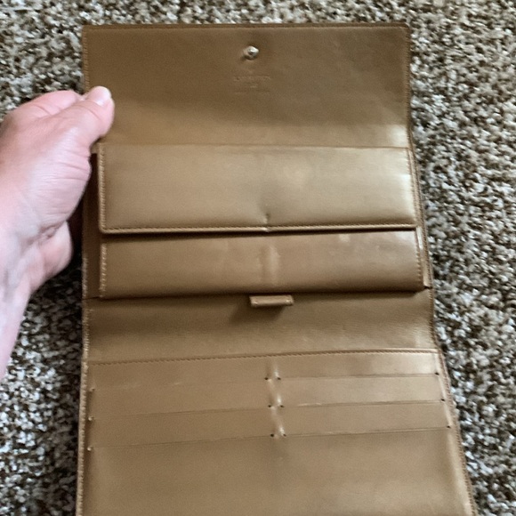 International Louis Vuitton Wallet - Picture 6 of 10